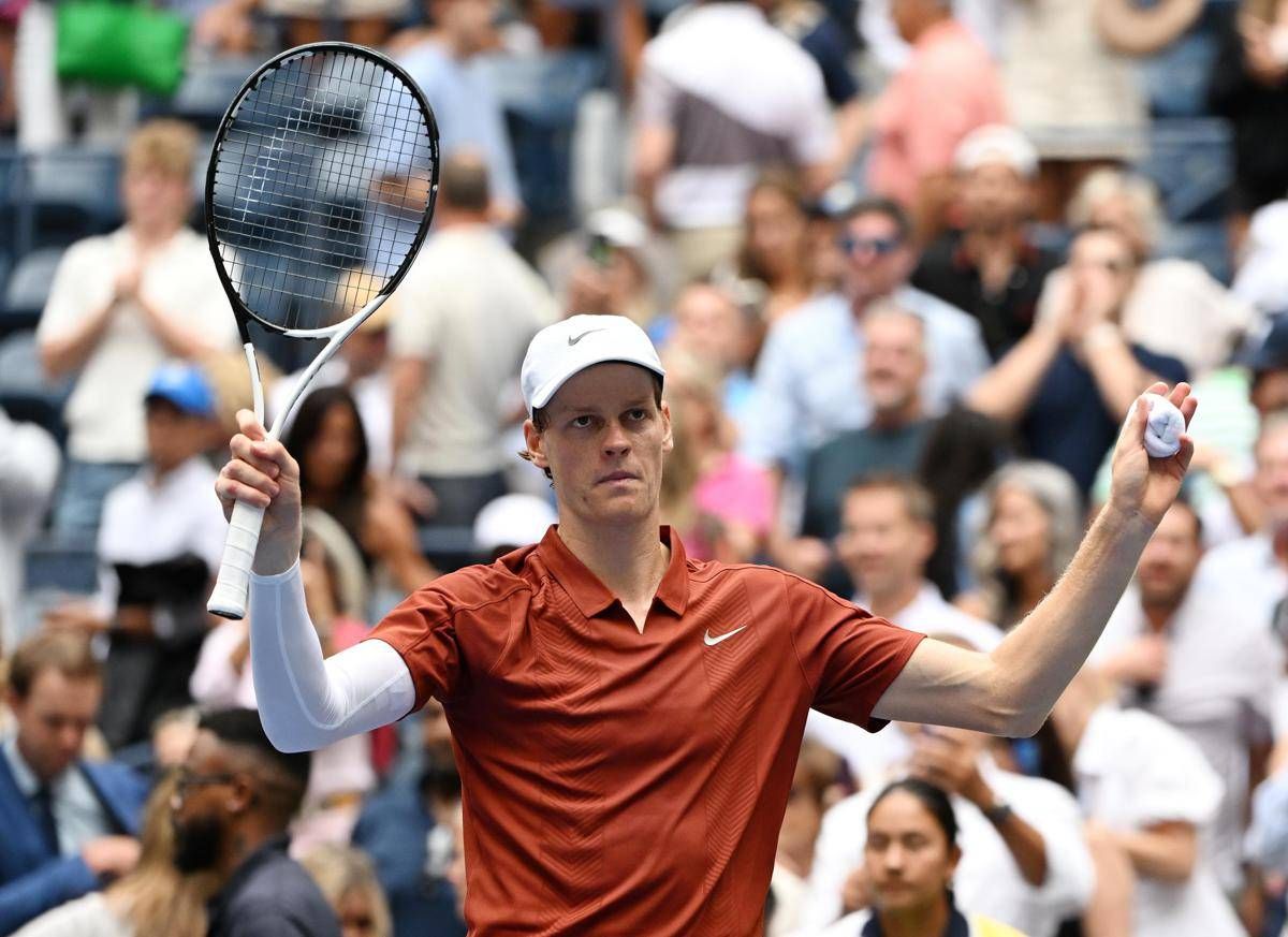 Sinner, che fatica con Shapovalov: perde un set, rimonta e si prende gli ottavi degli Us Open -