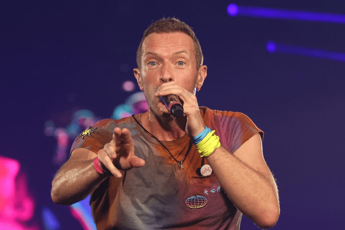 Chris Martin a sorpresa in un pub di provincia improvvisa concerto: fan scatenati - 
