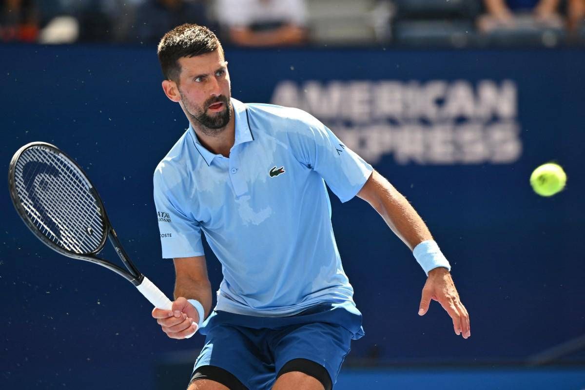 Djokovic perde un set ma vola al terzo turno: Svajda battuto in rimonta -