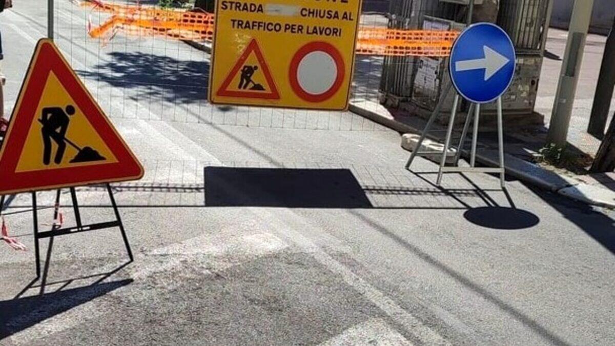 Palermo: lavori di scavo bloccano il traffico | I residenti si dicono stanchi, ma chi ha davvero ragione? - 