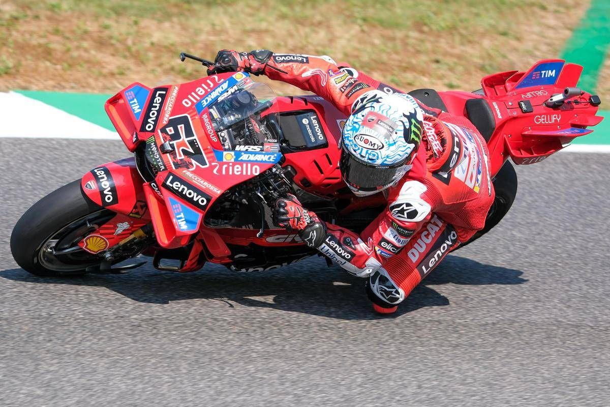 MotoGp, la rabbia di Bagnaia: "Sto perdendo la pazienza, voglio spiegazioni" -
