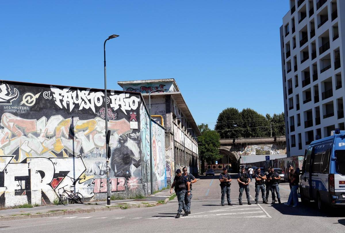 Non solo Leoncavallo, nel mirino altri 128: attenzione Viminale su CasaPound e Spin Time -