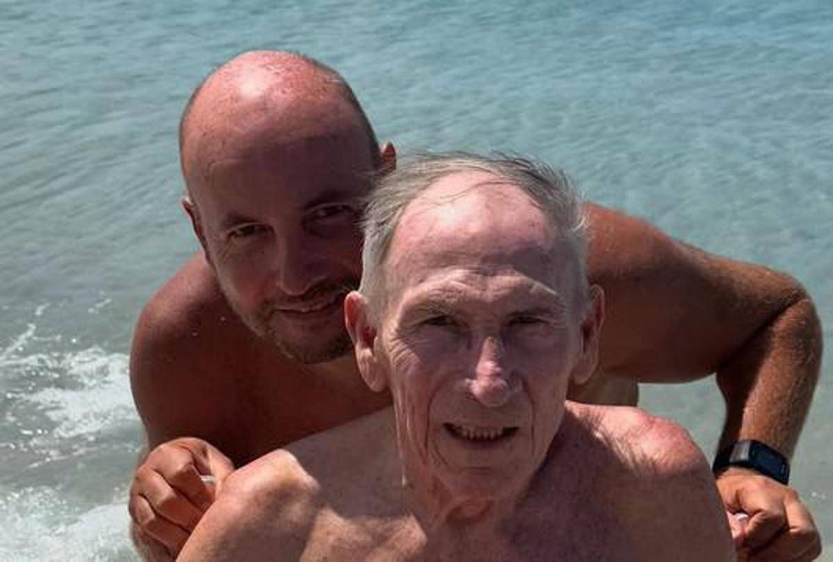 Zeman sta meglio, figlio posta foto al mare: "La pre season fa sognare" -