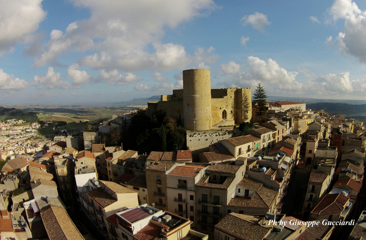 Il borgo medievale trapanese e il suo castello normanno: l'incredibile luogo che fu capitale segreto d’Italia - Foto: Giuseppe Gucciardi/Wikipedia
