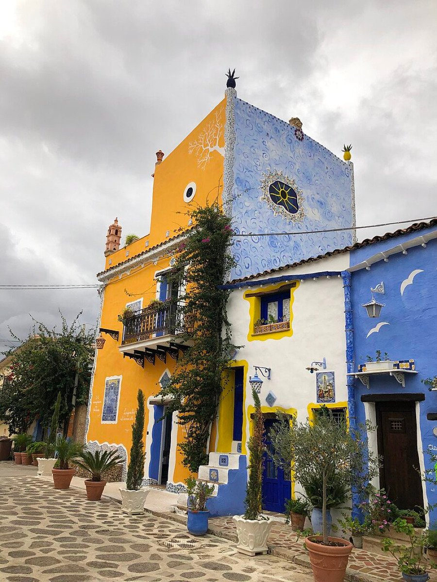 La piccola "Barcellona" a due passi da Palermo che incanta con i suoi colori e che pochi conoscono - Foto: Davide Mauro/Wikipedia