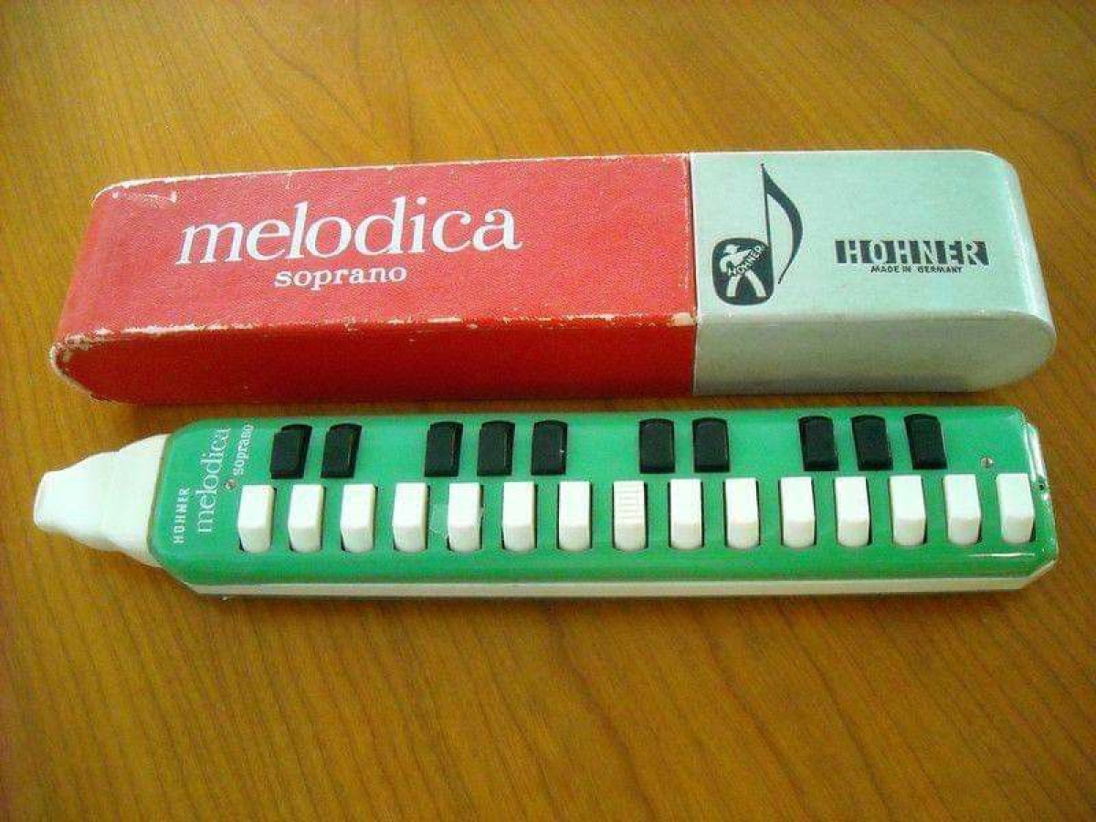 La melodica Hohner: lo strumento che ha fatto scoprire la musica a un’intera generazione -