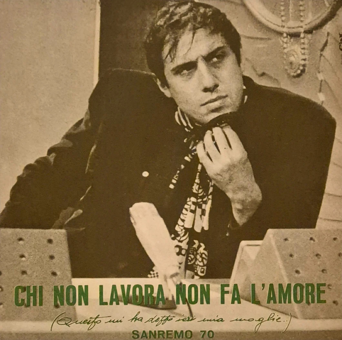 Adriano Celentano e “Chi non lavora non fa l’amore”: la canzone che fece cantare e riflettere un’Italia intera -