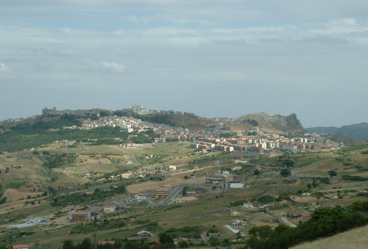 La città medievale siciliana che ha fatto tremare re e imperatori (ed un incredibile curiosità) - Foto: Azotoliquido/Wikipedia