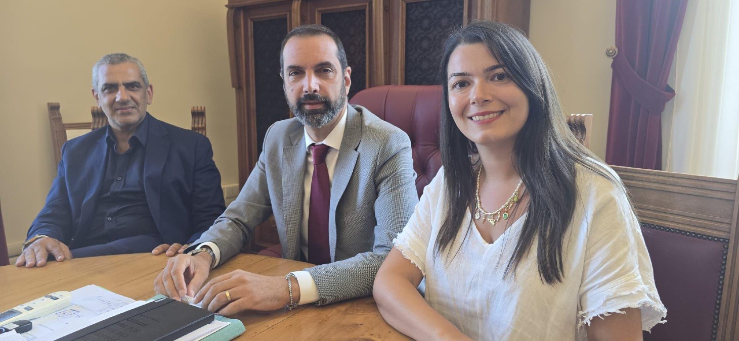 Avviso pubblico a Messina: Selezione per servizio di vigilanza scolastica - Credit foto Federico Basile Sindaco di Messina eortpdnosS431 n i 97fu35g141gu0chgf 4 gl m 7lct397225fi   h8m 6 88h8uca  ·