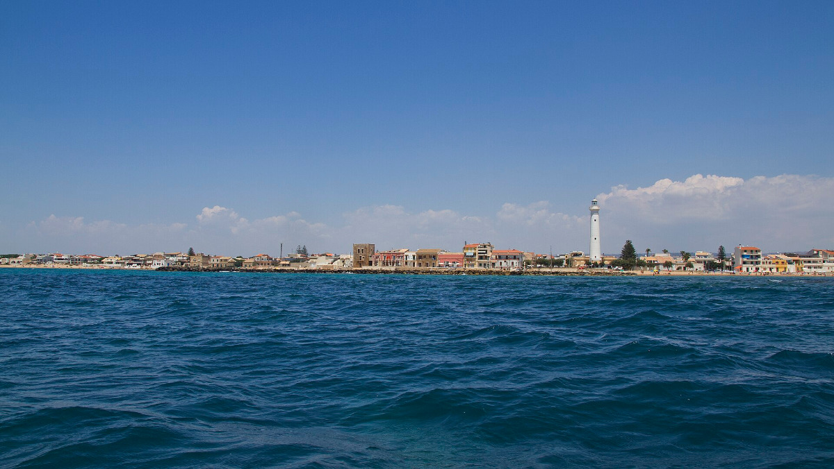 È siciliana ed è incredibile: la città sul mare che nasconde origini antichissime e un segreto archeologico - Foto: trolvag/Wikipedia