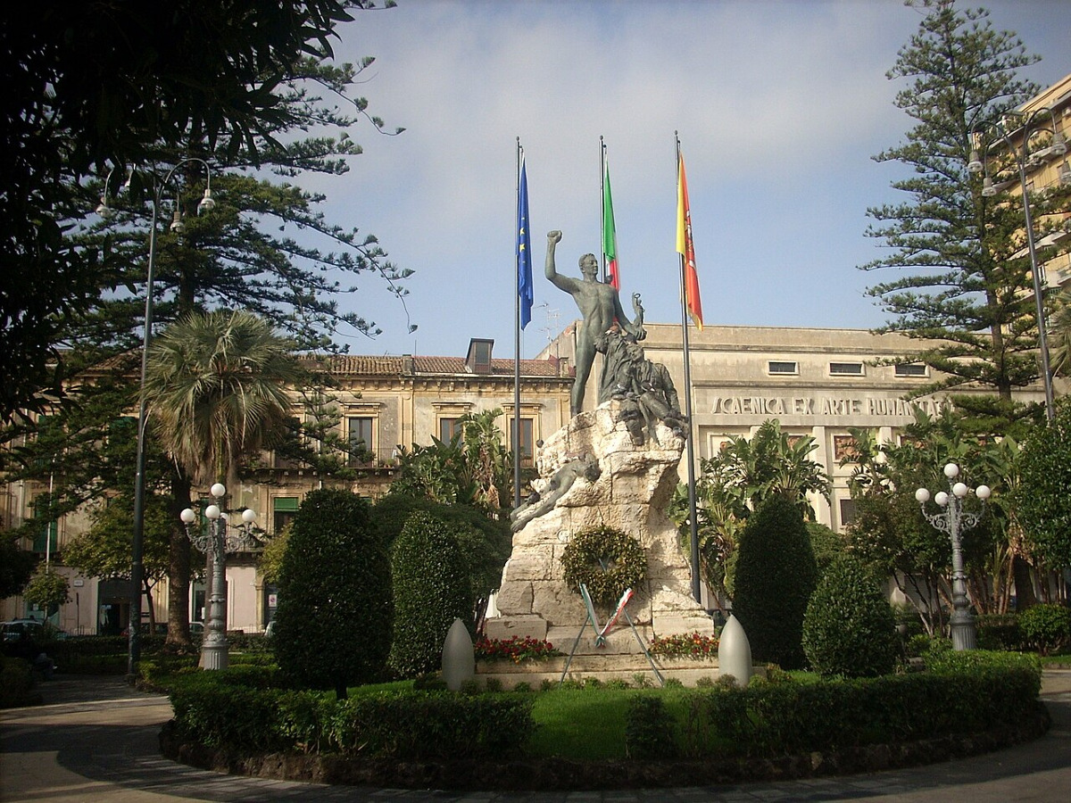 Un’opera nata dal dolore collettivo: la statua che racconta guerre, memorie e misteri di Acireale - Foto: Jeanne boleyn/Wikipedia