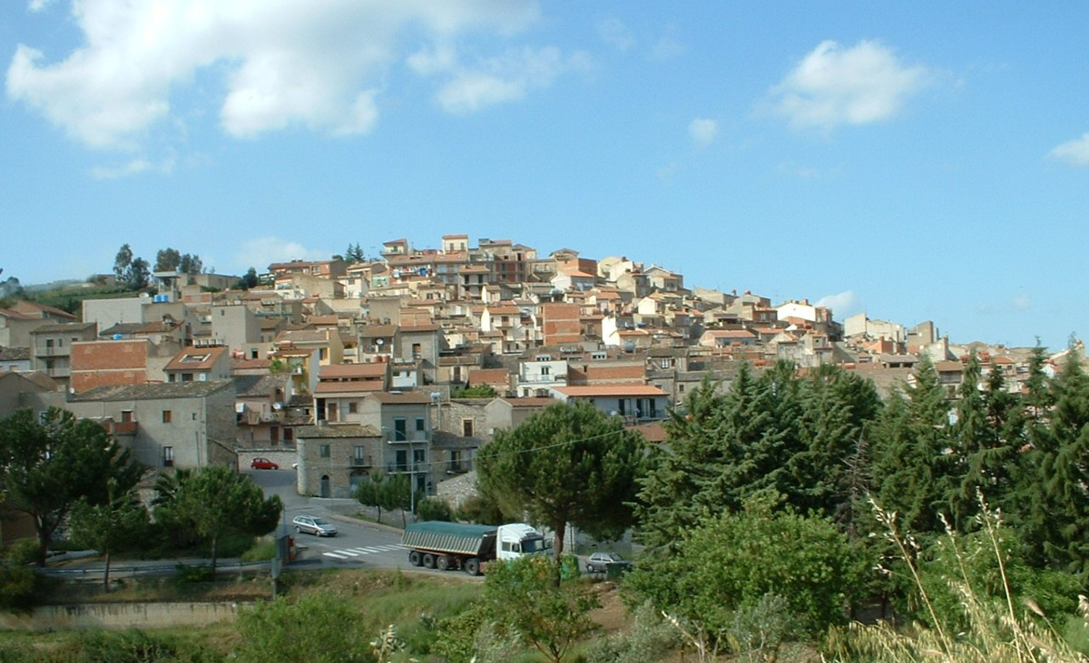 Il sorprendente borgo nisseno tra castelli e tradizioni incredibili - Foto: Azotoliquido/Wikipedia