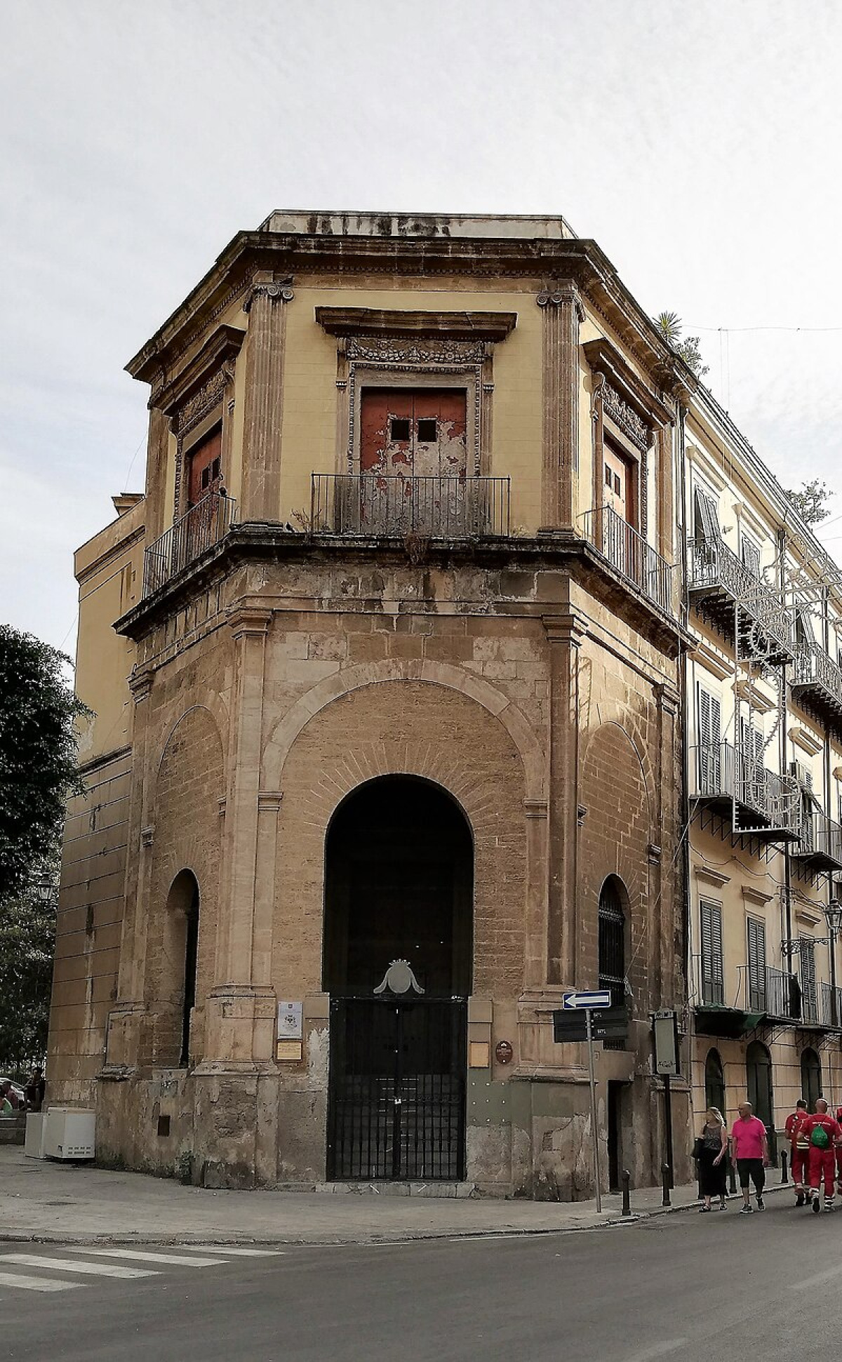 Un gioiello piccolo ma carico di storia: l'incredibile chiesa tra due porti a Palermo - Foto: Effems/Wikipedia
