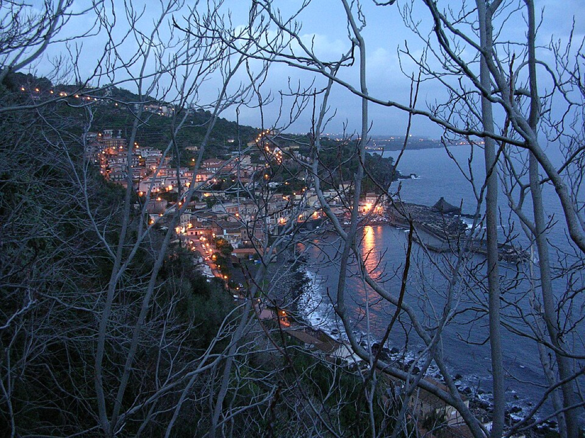 Il sentiero nascosto di Acireale che tra lava e mare rivela segreti millenari - Foto: Giuseppe ME/Wikipedia