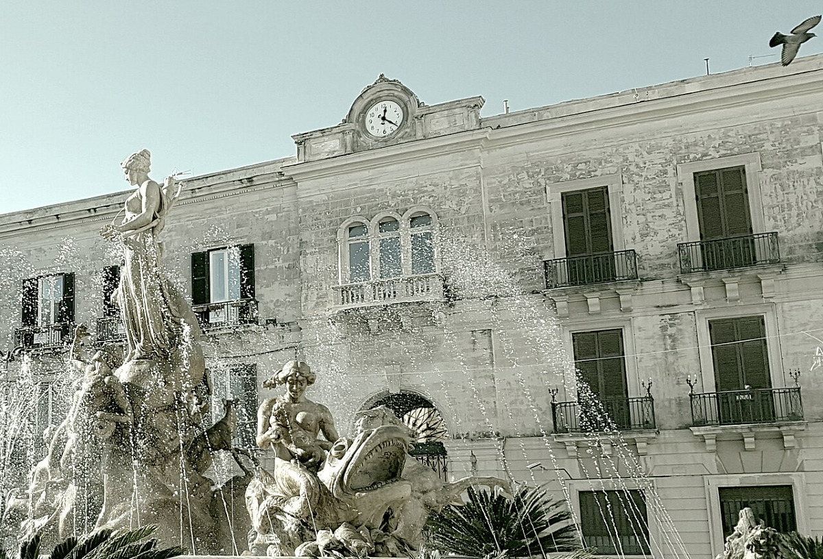 Il palazzo che sfida il tempo e che custodisce il cuore segreto di una città millenaria - Foto: Stella/Wikipedia