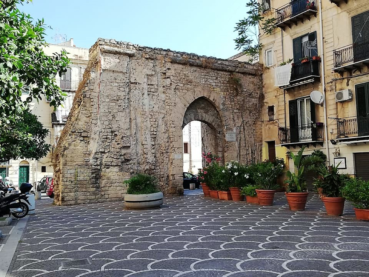 L’antico varco che proteggeva Palermo e nasconde ancora il respiro delle sue mura - Foto: Effems/Wikipedia