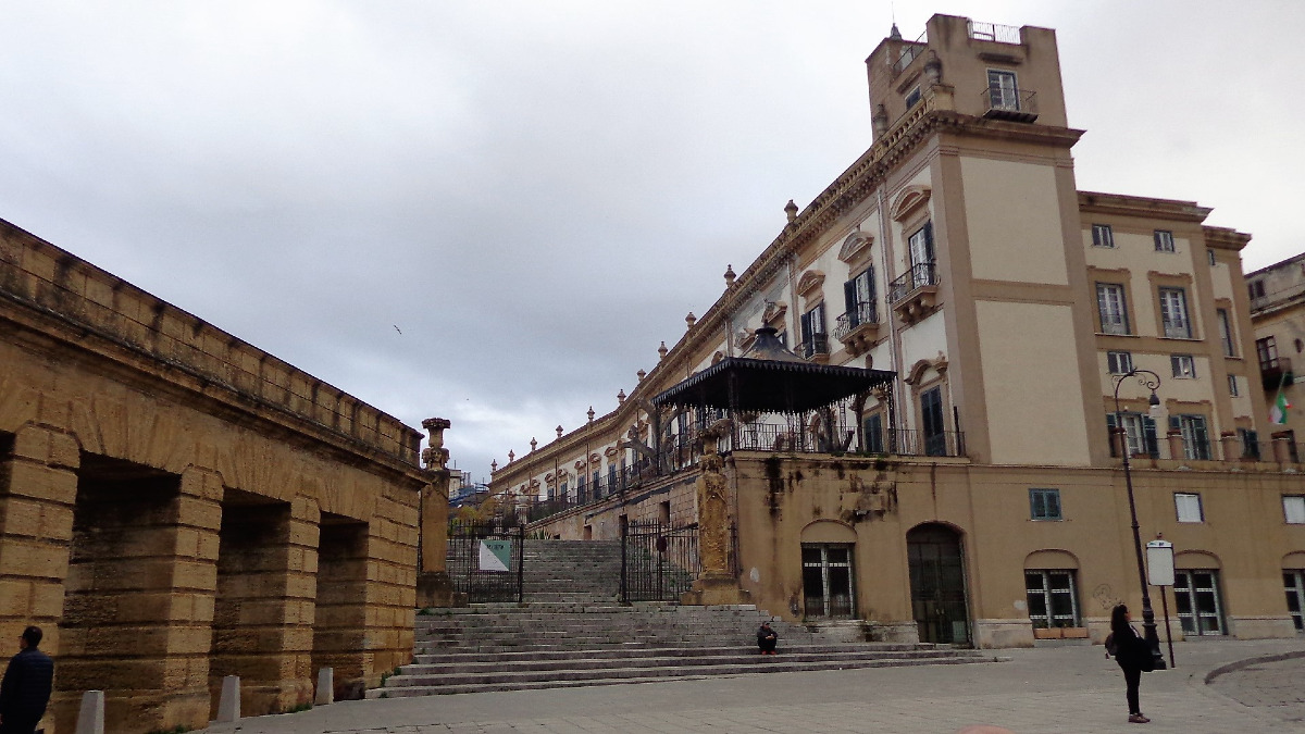 Il camminamento segreto dove le vedove di Palermo scrutavano il mare tra dolore e speranza - Foto: Effems/Wikipedia