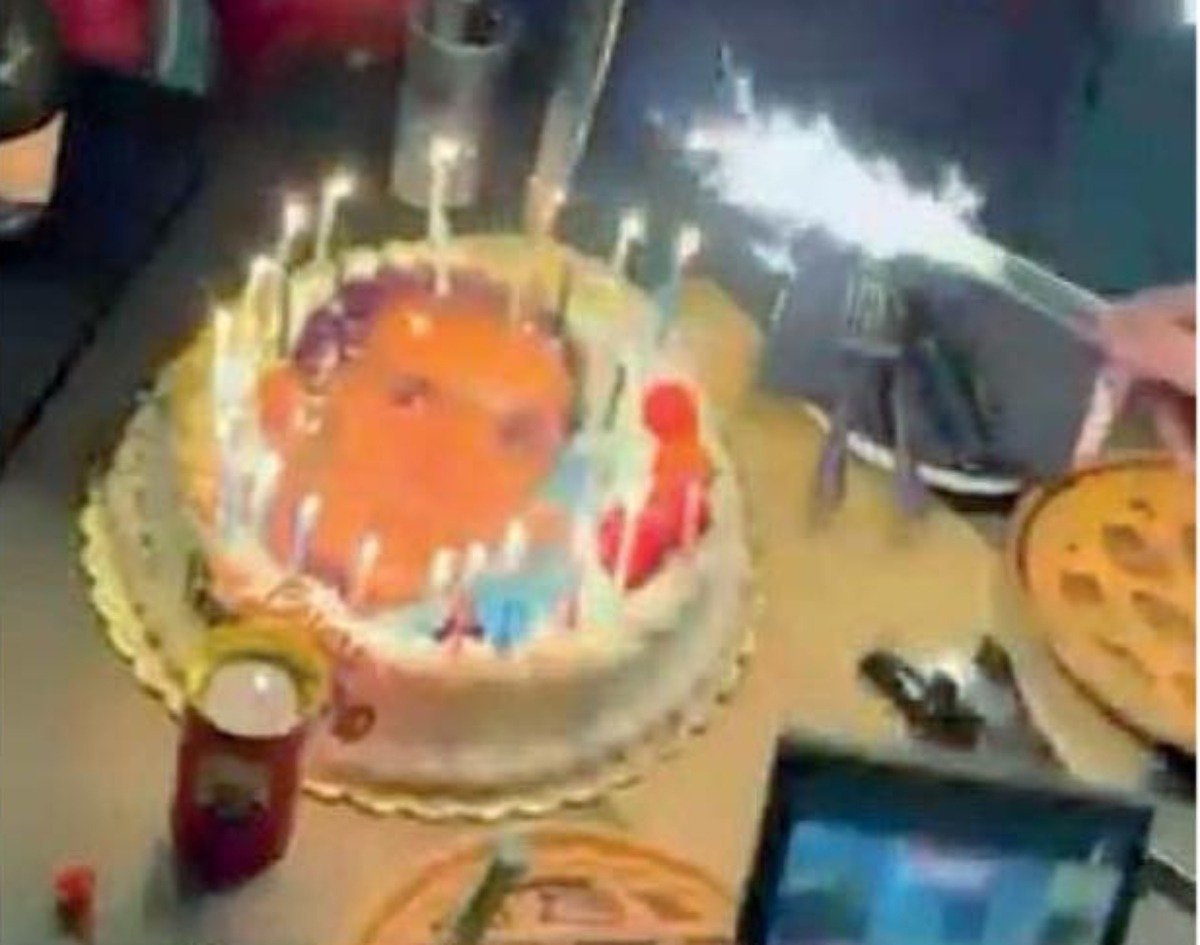 Catania, la torta con la faccia del sindaco tagliata a colpi di sciabola: indaga la Polizia Postale - 