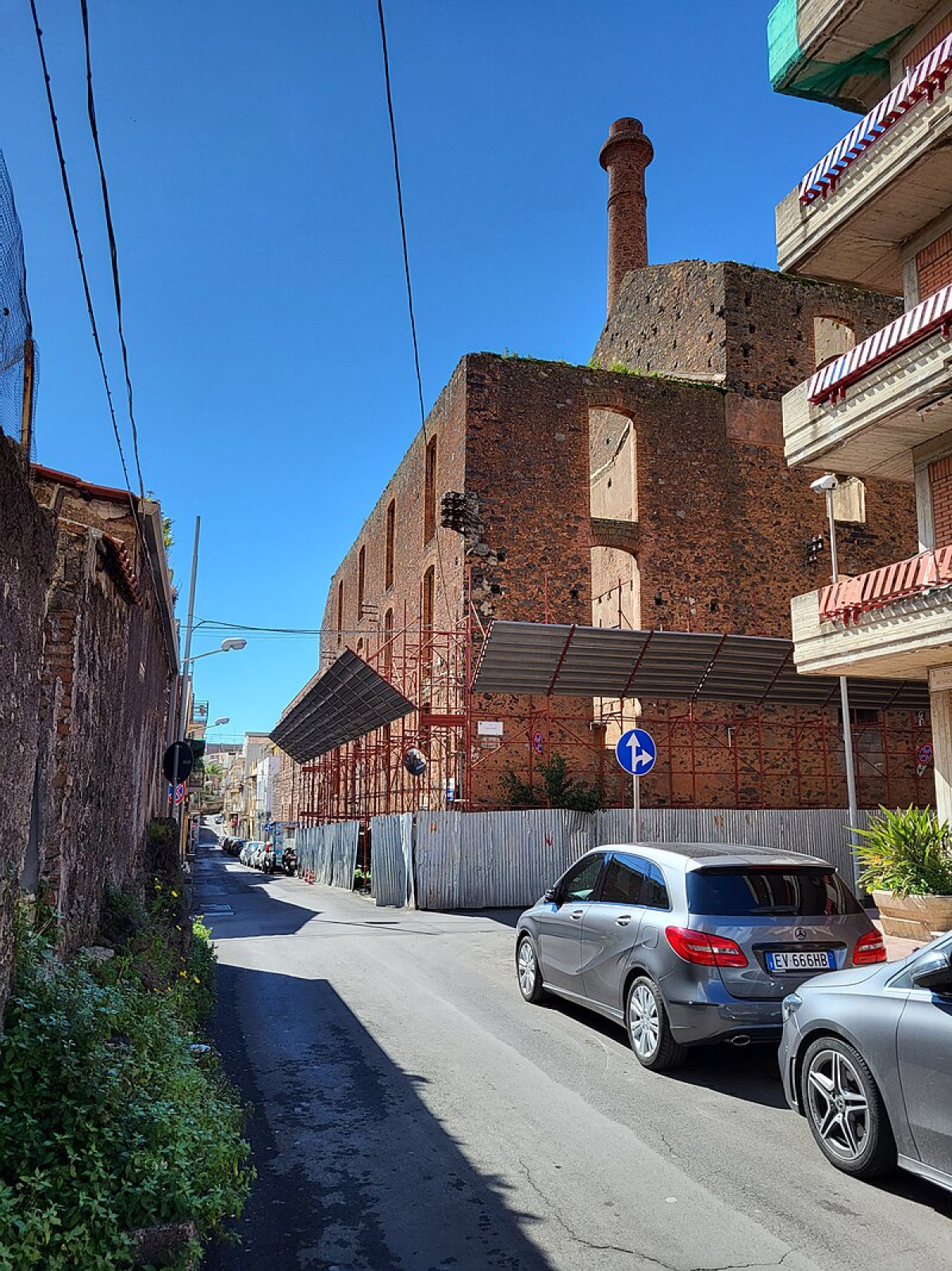 Il gigante silenzioso che domina Misterbianco: rovine, segreti e una curiosità che nessuno si aspetta - Foto: VincentLR/Wikipedia