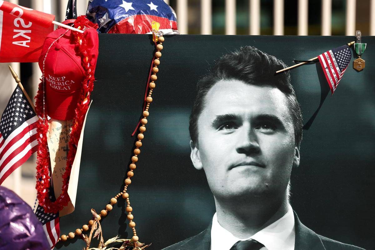 Charlie Kirk, la vedova: "Indosso suo ciondolo insanguinato" -
