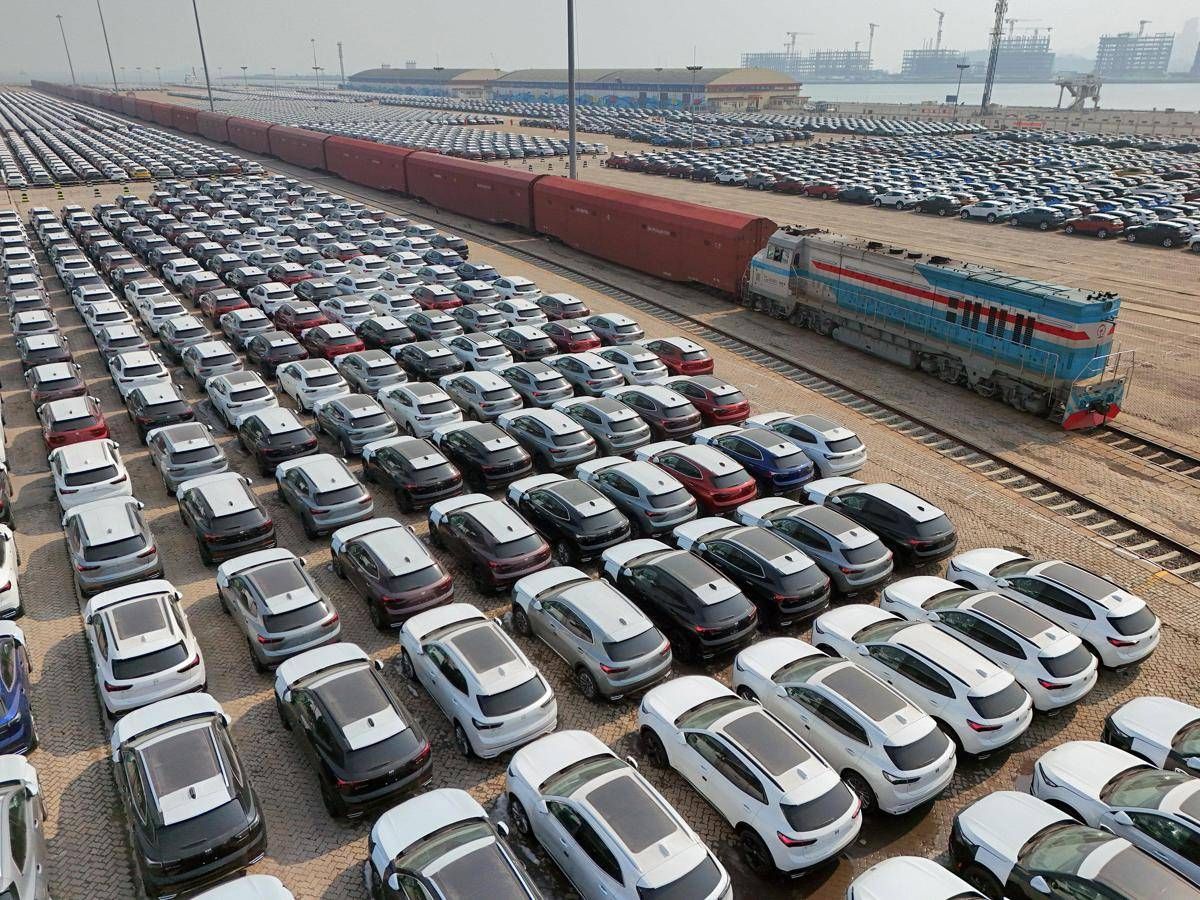Mobilità, l'auto resta 'regina' degli spostamenti degli italiani ma crescono alternative -