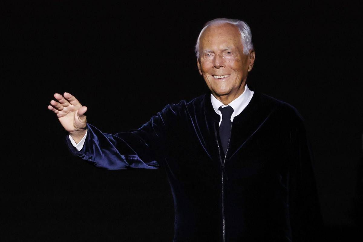 Morte Armani, il nodo eredità: la Fondazione e il patrimonio da 13 miliardi -