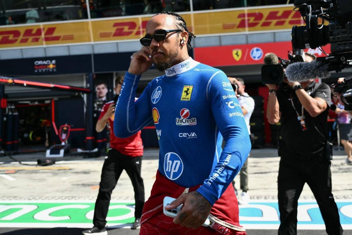 Hamilton, da una Rossa... all'altra per il Gp di Monza: Lewis arriva all'Autodromo in Ducati -