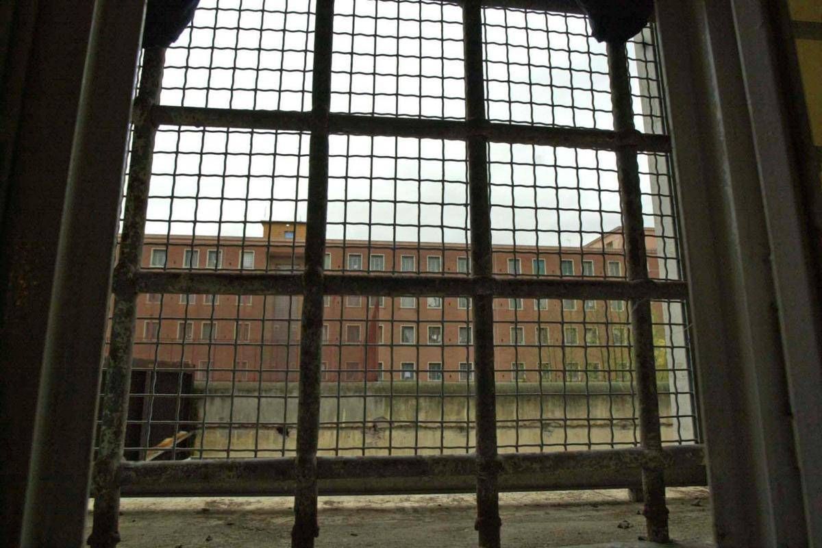 Carceri, ancora un suicidio: detenuto si impicca in cella a Rebibbia -