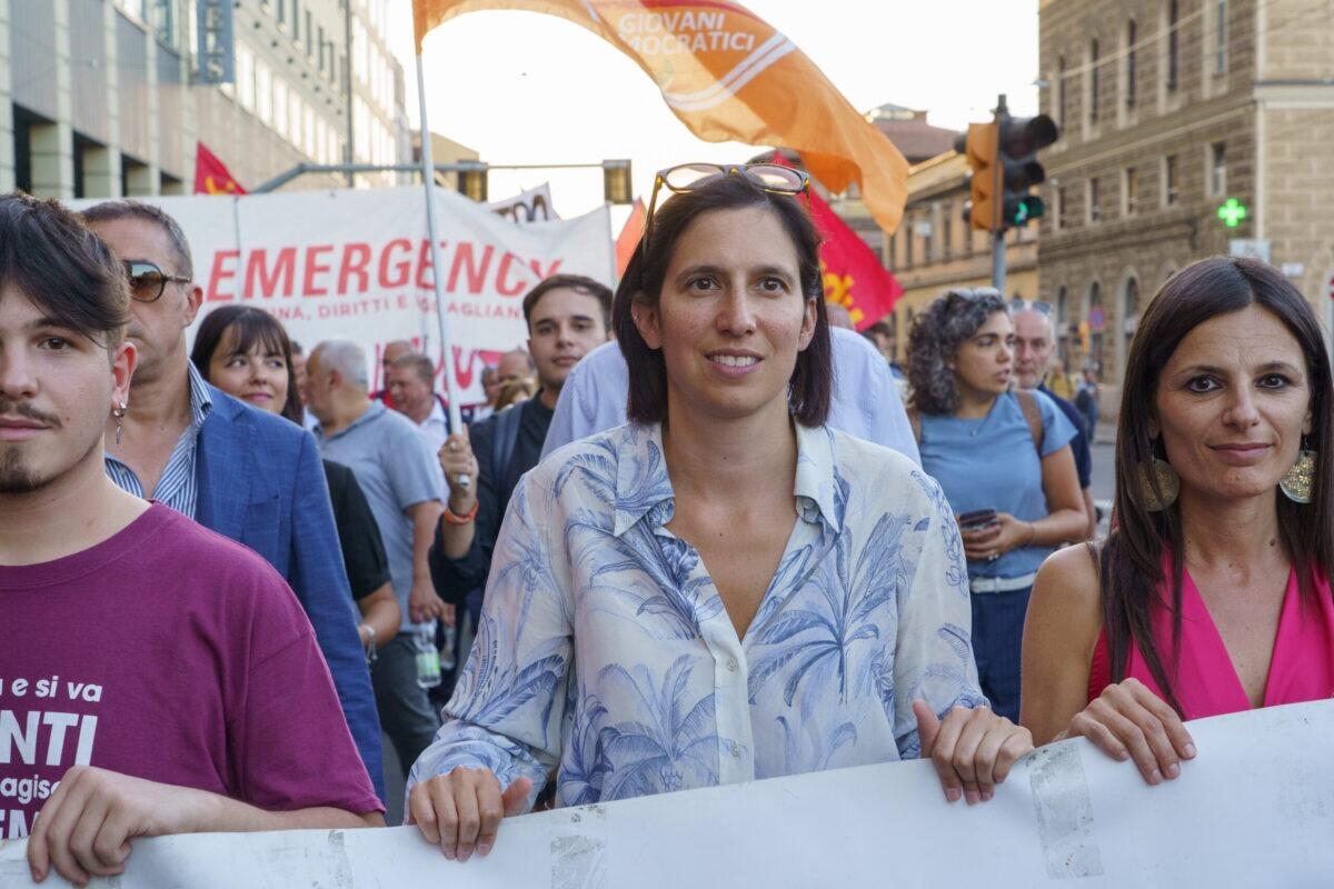 Schlein blocca il Parlamento per Gaza | Meloni è davvero in difficoltà? - 