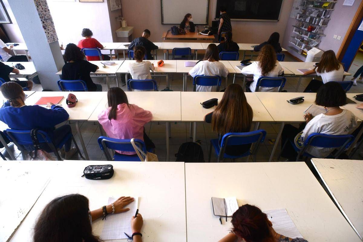 "Non più di 20 studenti in aula", la proposta di legge Avs contro le classi pollaio - 