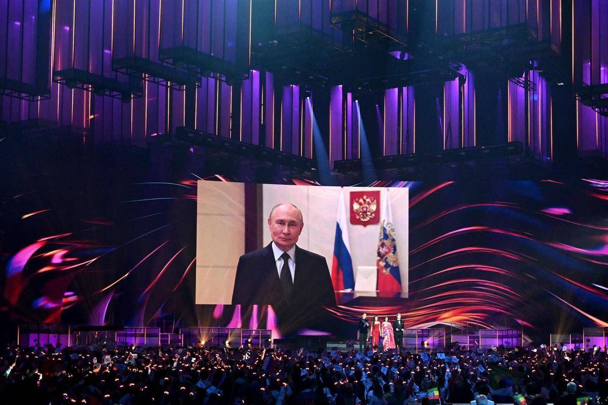 Putin all'Intervision: "Apprezziamo le nostre tradizioni, rispettiamo quelle di altri" -