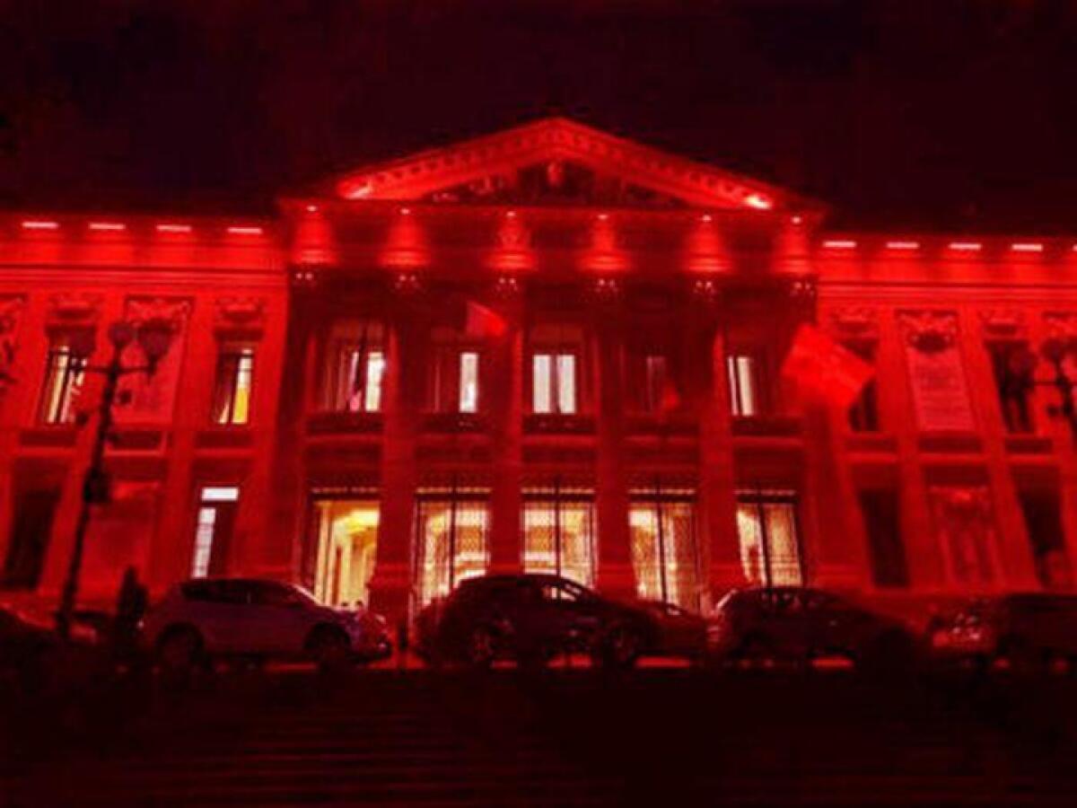 Palazzo Zanca rosso per un giorno | Perché il Comune di Messina sta sfidando le armi nucleari? - 