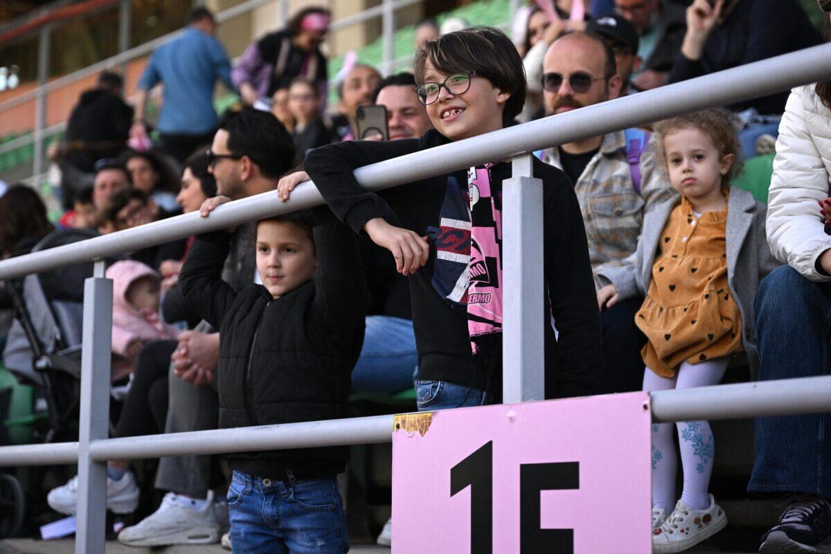 Palermo FC offre biglietti gratis agli under 18 | Scopri perché questa iniziativa sta facendo discutere! - 