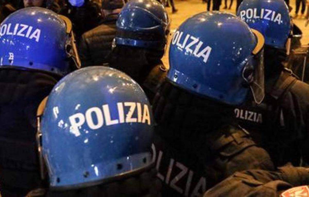 Corteo pro Palestina a Torino, scontri sulla strada dell'aeroporto tra manifestanti e forze ordine - 