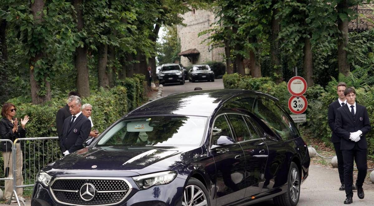 A Rivalta i funerali di Armani, il parroco: "Sono stati semplici e sobri" - 