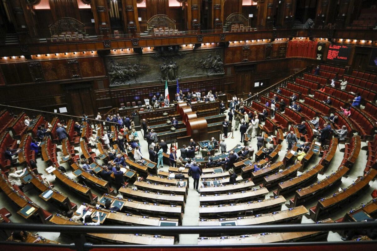 Crisis a Gaza | Le opposizioni bloccano la Camera e mettono in crisi il governo! - 