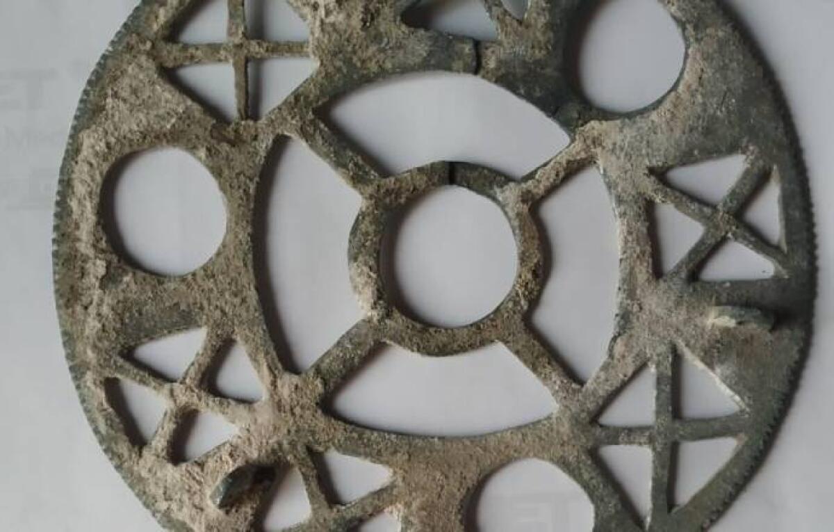 Scoperto un candeliere medievale nella Regione Siciliana | Cosa cela davvero il mistero dell'occultamento? - 