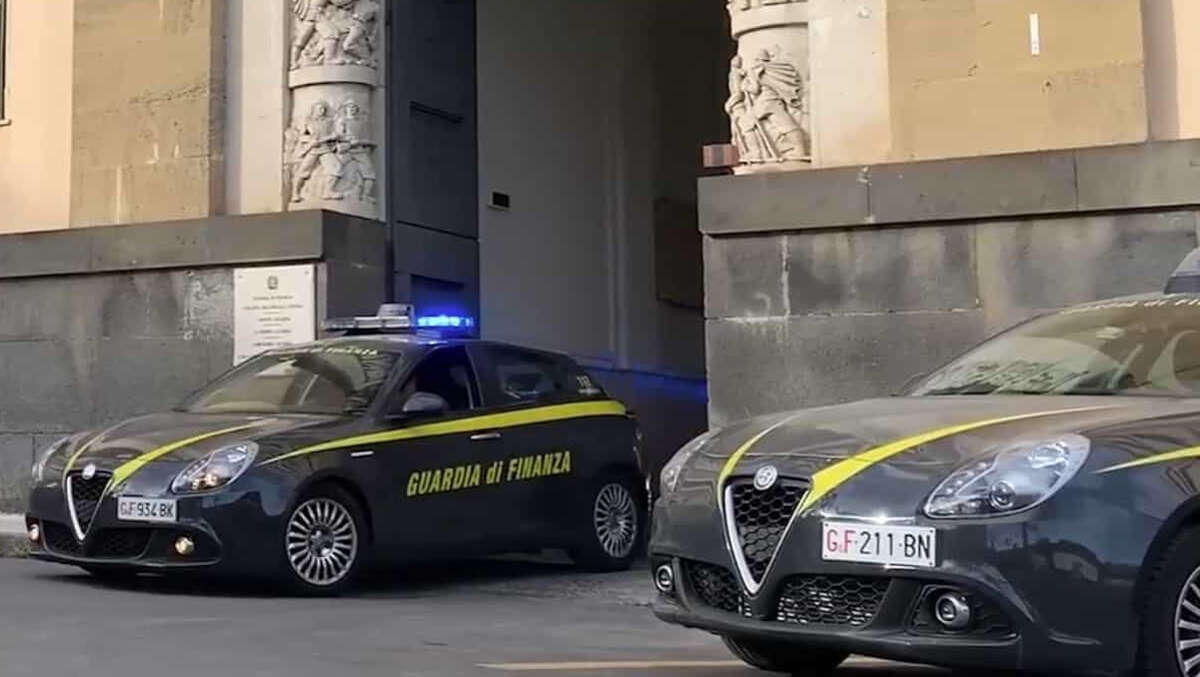 Retata alla Fiera di Catania: la Guardia di Finanza sequestra capi contraffatti - 