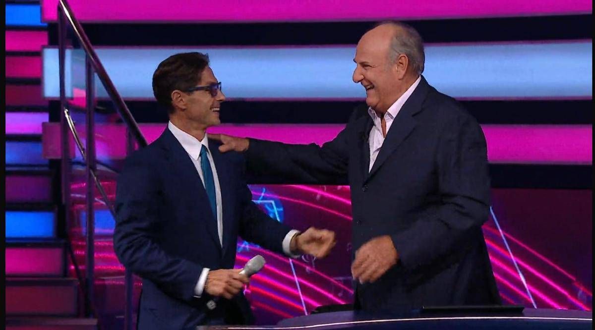 La ruota della fortuna, a sopresa in studio arriva Pier Silvio Berlusconi: "Fatto piccolo miracolo" -