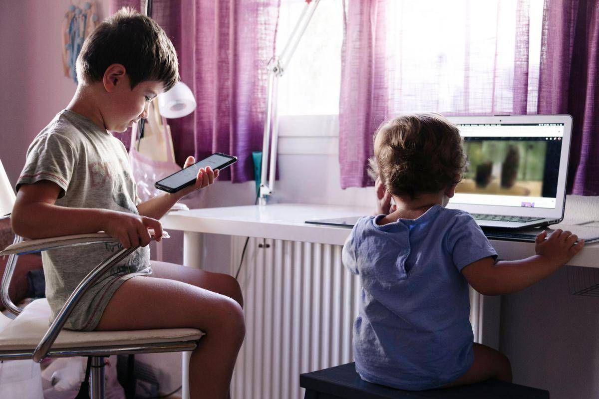 Dalla cucina alla cameretta, in casa i rischi invisibili per il respiro dei bambini -