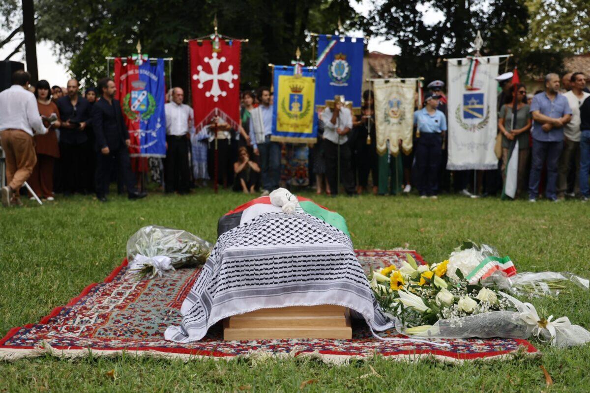 Funerali di una giovane palestinese | Minacce al sindaco: chi si oppone alla solidarietà? -