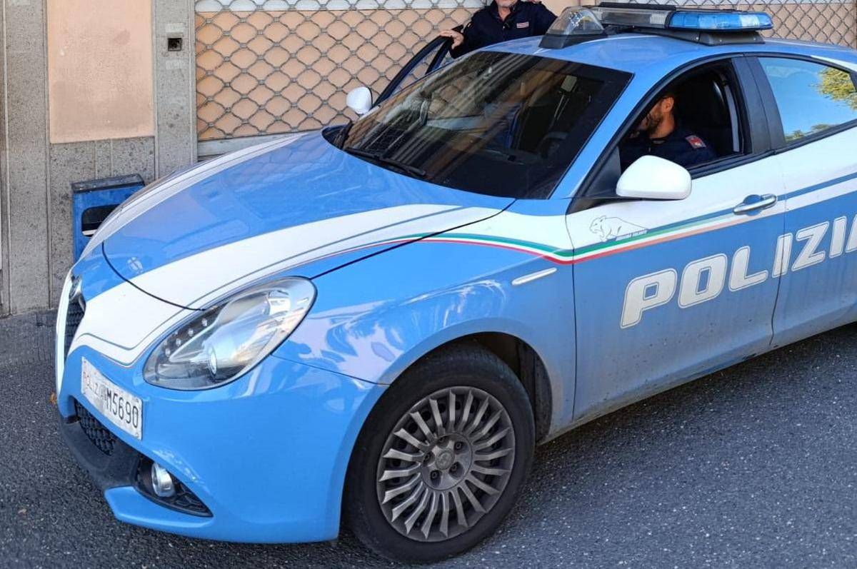 Non gli permette di giocare alle slot, baby gang 'in rosa' aggredisce titolare bar -