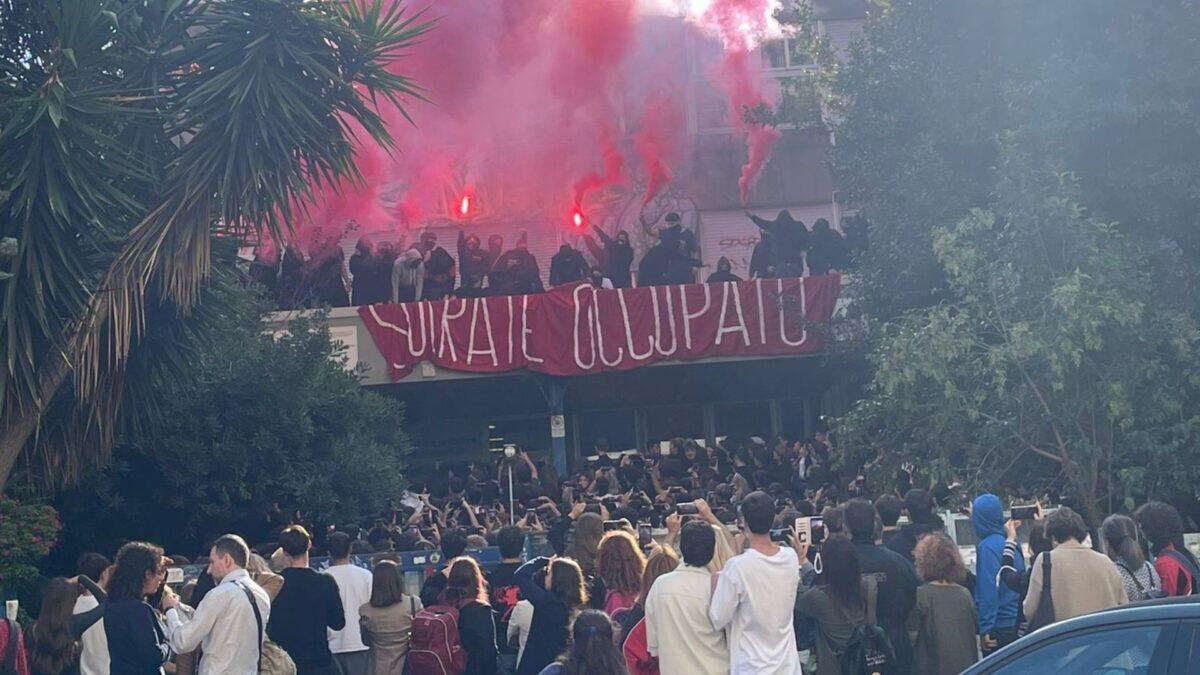 Roma: studenti occupano il liceo Socrate per sostenere i palestinesi | Quello che nessuno si aspettava da una scuola! - 