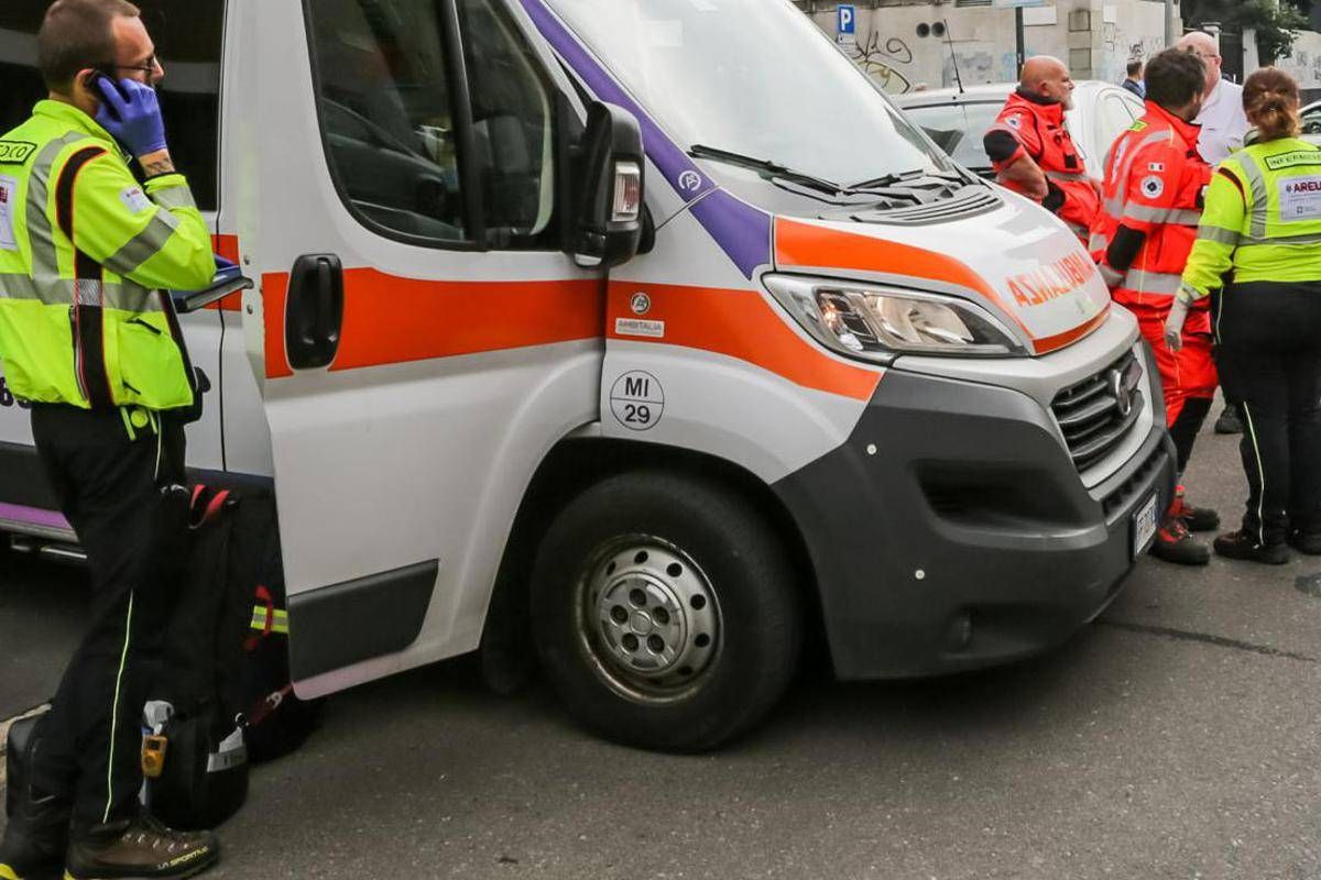 Travolta e investita da un camion: morta sul colpo donna nel Verbano -