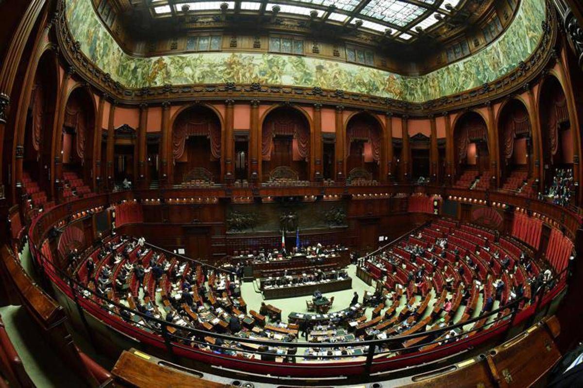 Giustizia, notte tra gli scranni alla Camera: tra Csm, Virgilio e qualche gag dritti fino all'alba - 
