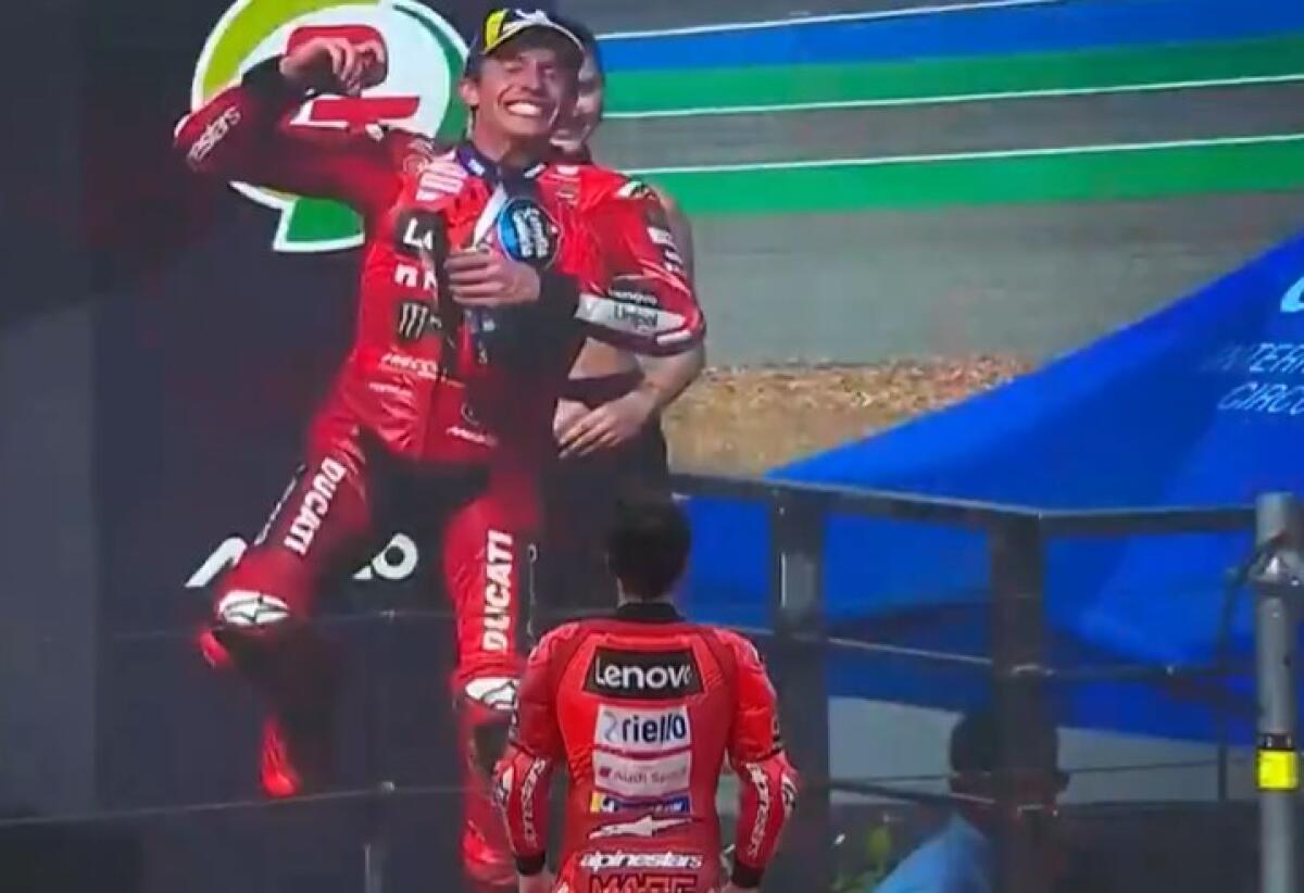 Marquez trionfa dopo 2184 giorni | La sorprendente rinascita di Bagnaia ruba la scena! - 