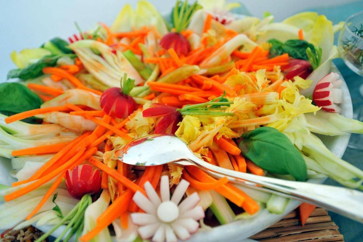 Pancia gonfia dopo i pasti? Verdure e non solo, quali possono essere le cause - 