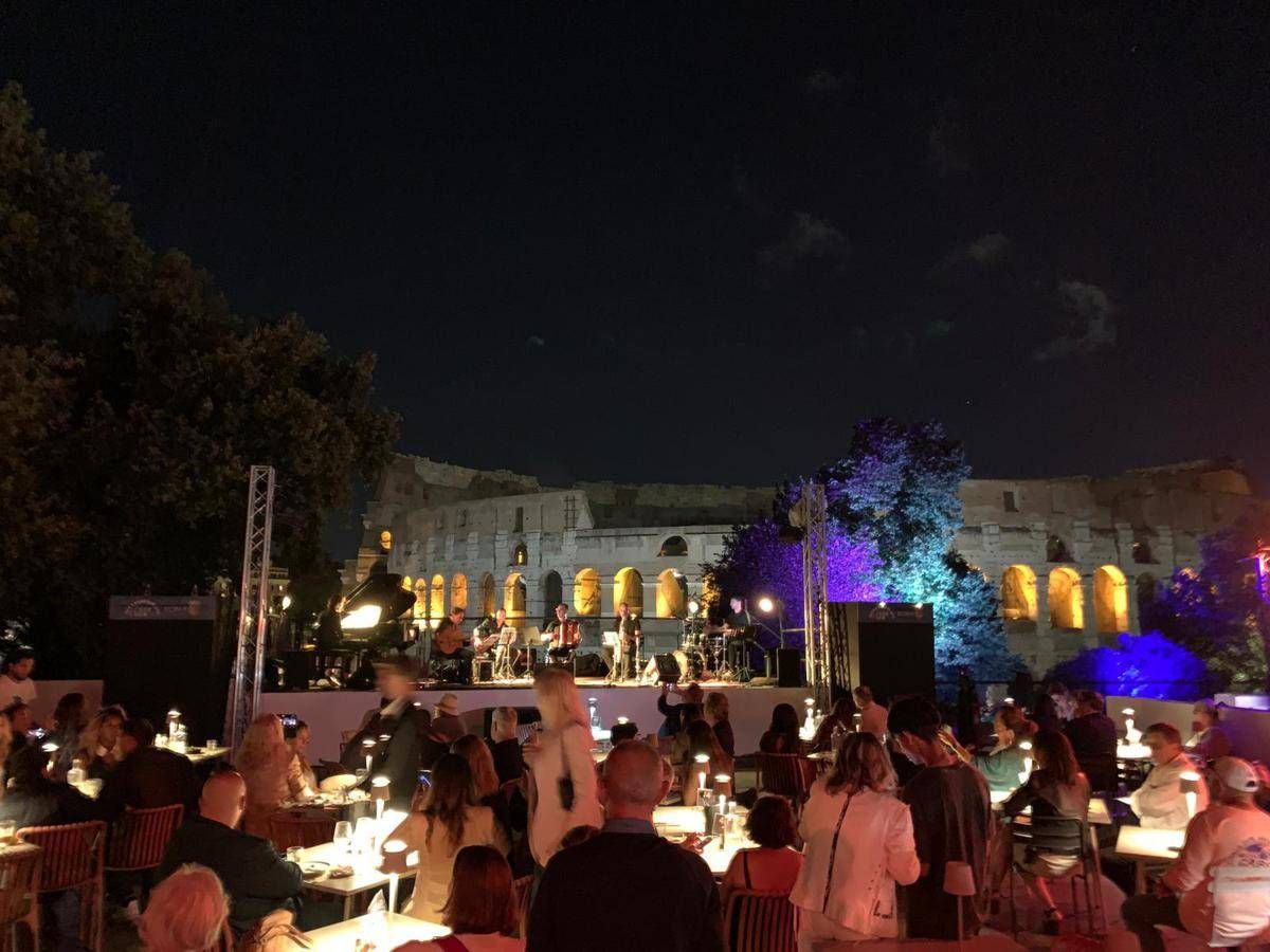 Lo swing di Mellone incanta il Colosseo, tra volti noti della tv e un inedito "gluten free" - 
