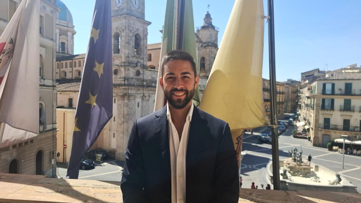 Marcello Mirisola, il nuovo assessore del Comune di Caltanissetta, ha un passato sorprendente | Scopri cosa lo rende unico nel panorama politico! - 