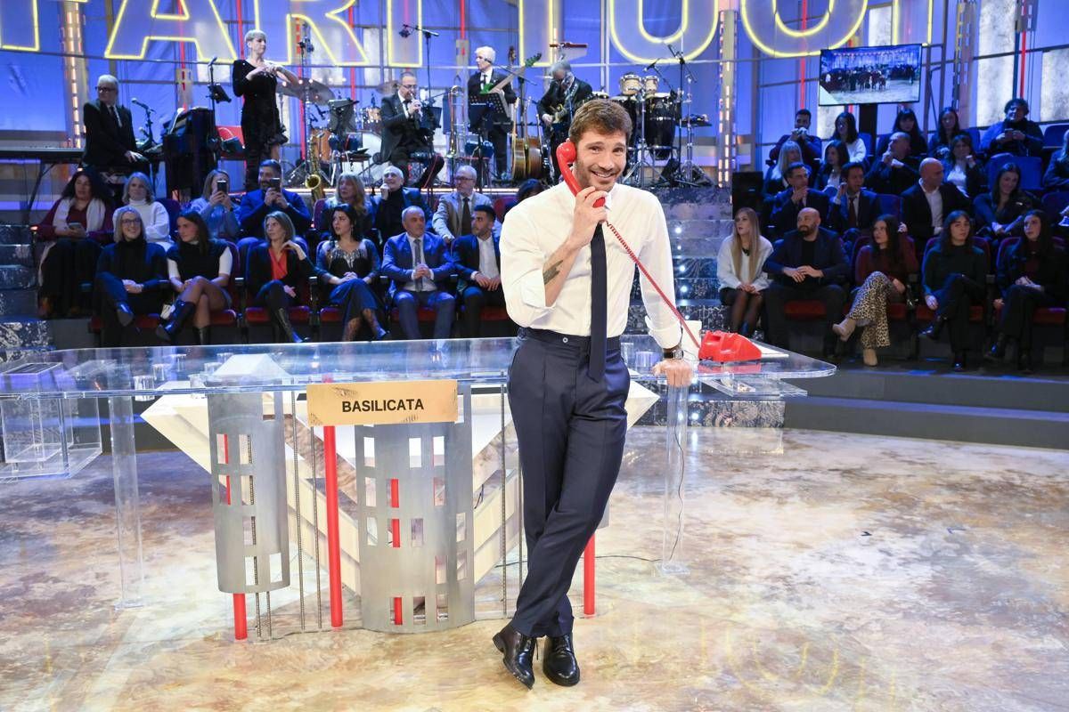 De Martino torna stasera con 'Affari Tuoi', il nuovo regolamento -
